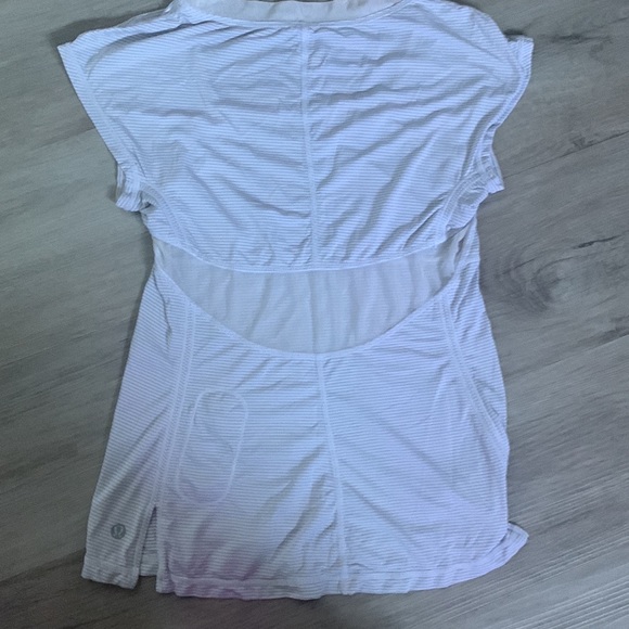 Lululemon t shirt - Picture 4 of 4